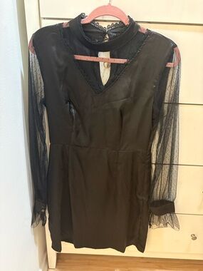 Women’s Black Mesh/Lace Sleeve V-Neck Dress